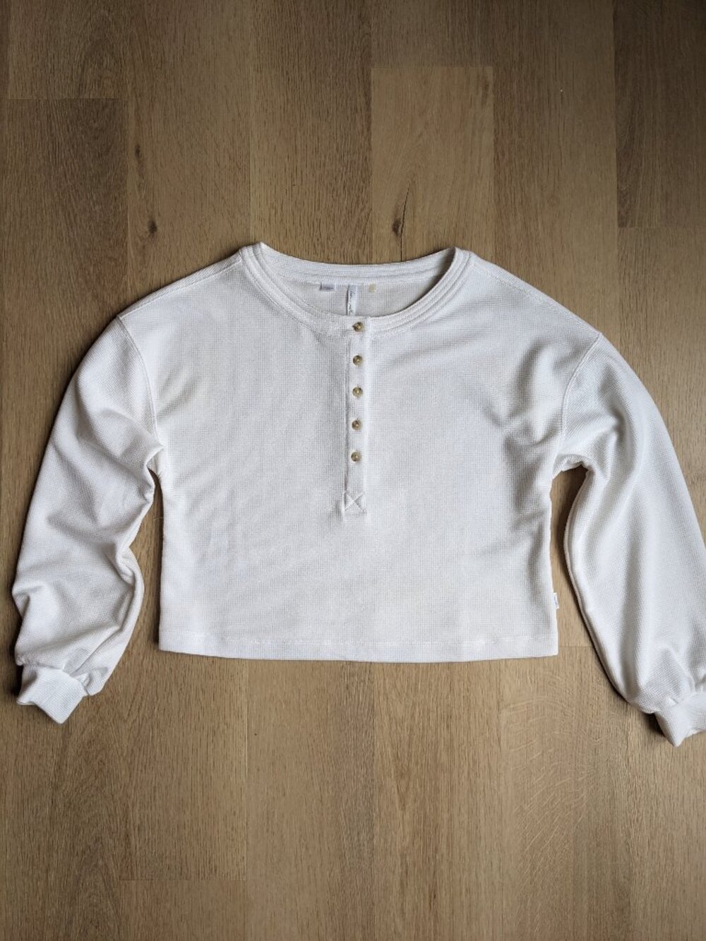 TravisMathew White Waffle Cropped Henley, size XS